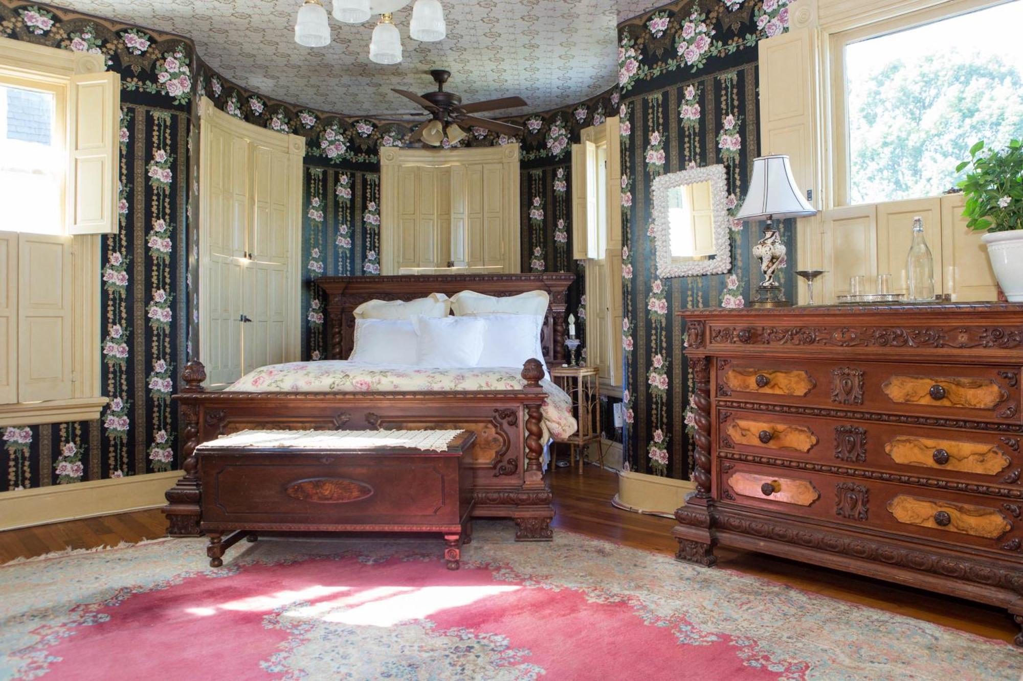 10 Clarke Bed & Breakfast Frederick Room photo